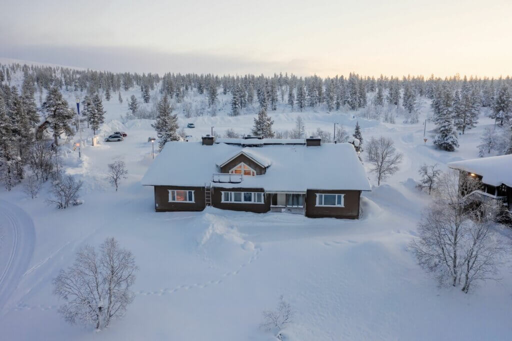 Kiilopään hostelli talvella