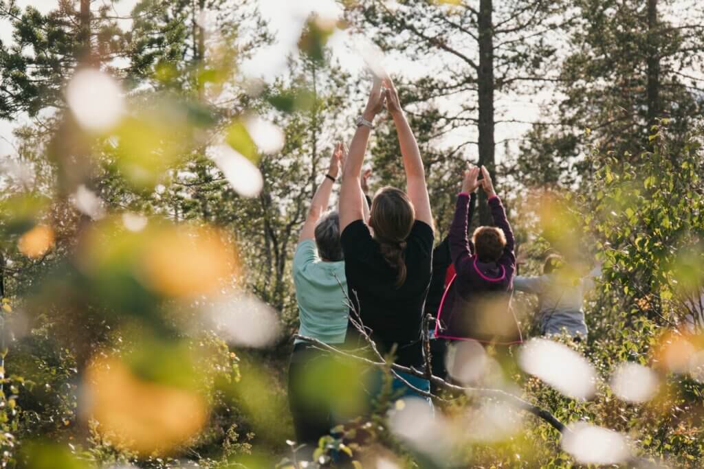 Metsäjoogaa Kiilopäällä kesällä
